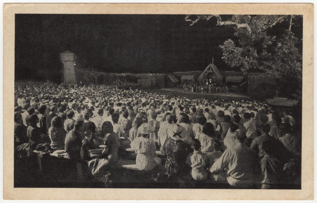 An audience watches a performance of Paul Green's Lost Colony in 1940.